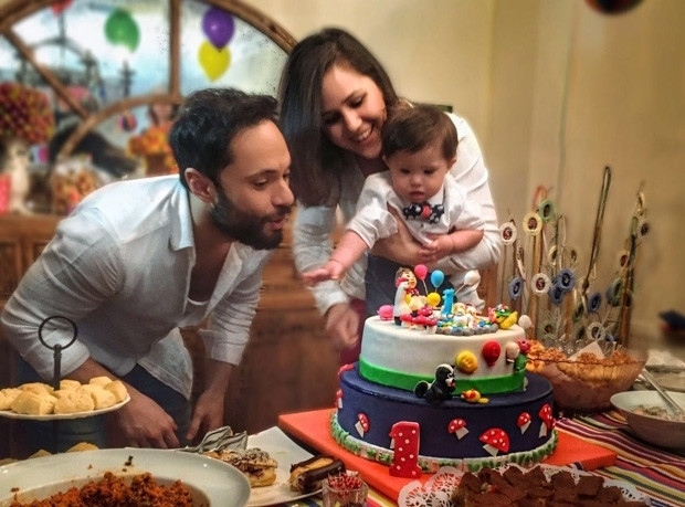 Şarkıcı Özgün ve Down sendromlu minik oğlu Ediz Şarkıcı Özgün ve Down sendromlu minik oğlu Ediz