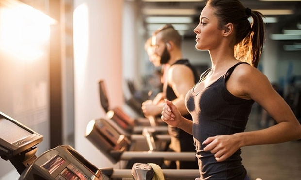 Gün içinde küçük egzersizler yapmalısınız. Her gün düzenli olarak yapılan spor uyku kalitenizi olumlu olarak etkileyecektir
