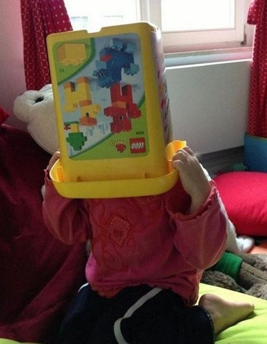 Saklanmayı pek beceremeyen 19 çocuk