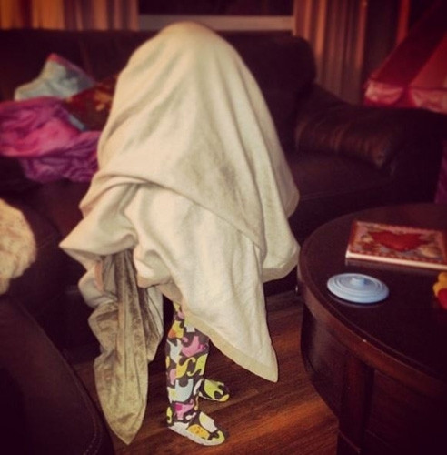 Saklanmayı pek beceremeyen 19 çocuk