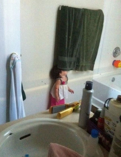 Saklanmayı pek beceremeyen 19 çocuk