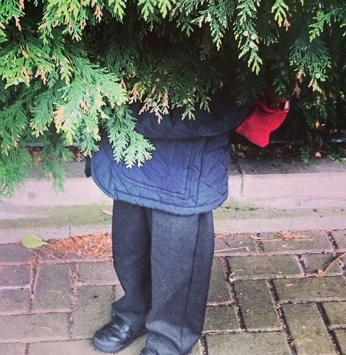 Saklanmayı pek beceremeyen 19 çocuk