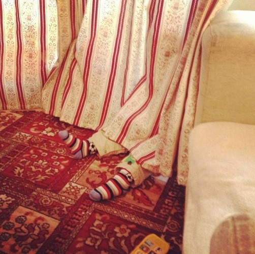 Saklanmayı pek beceremeyen 19 çocuk