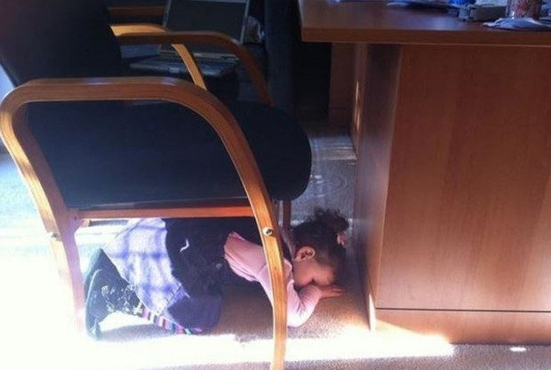 Saklanmayı pek beceremeyen 19 çocuk