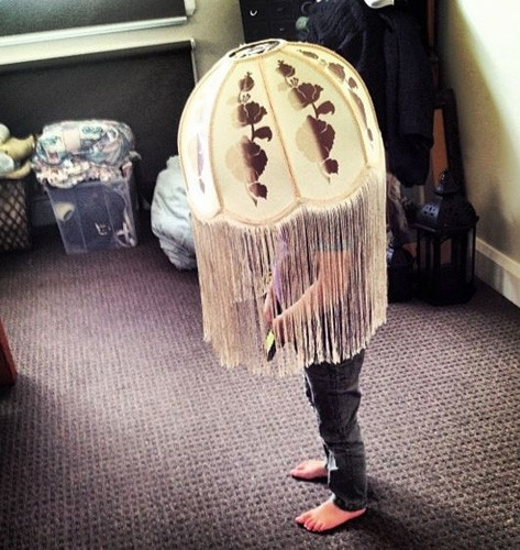 Saklanmayı pek beceremeyen 19 çocuk