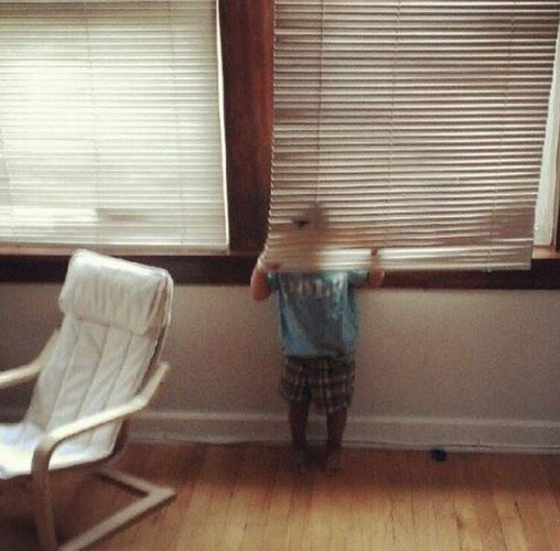 Saklanmayı pek beceremeyen 19 çocuk