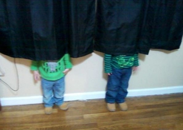 Saklanmayı pek beceremeyen 19 çocuk