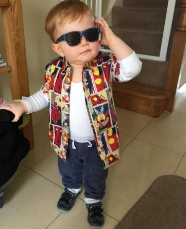 Babaları tarafından giydirilen bebeklerin şıklık yarışı Babaları tarafından giydirilen bebeklerin şıklık yarışı