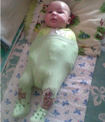 Babaları tarafından giydirilen bebeklerin şıklık yarışı Babaları tarafından giydirilen bebeklerin şıklık yarışı