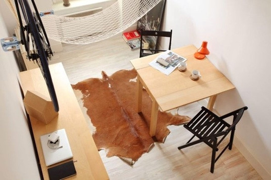 13 metrekareye küçük bir dünya sığdırdı