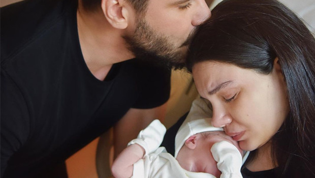 Demet Akalını çıldırtan yorum Bebeğinden utanmadığın belli Demet Akalını çıldırtan yorum Bebeğinden utanmadığın belli