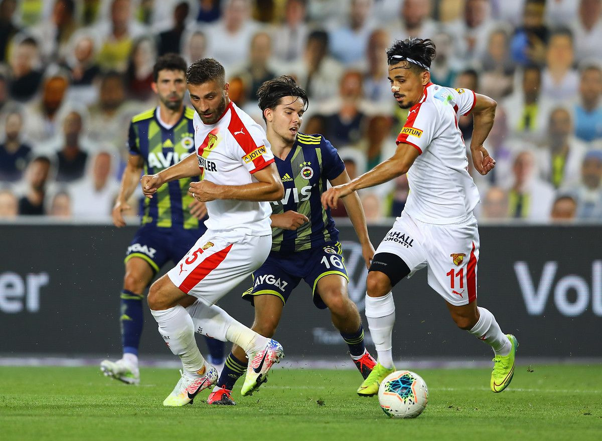 Son Dakika | Fenerbahçede Ferdi Kadıoğlu yıldızlaştı, sosyal medya yıkıldı