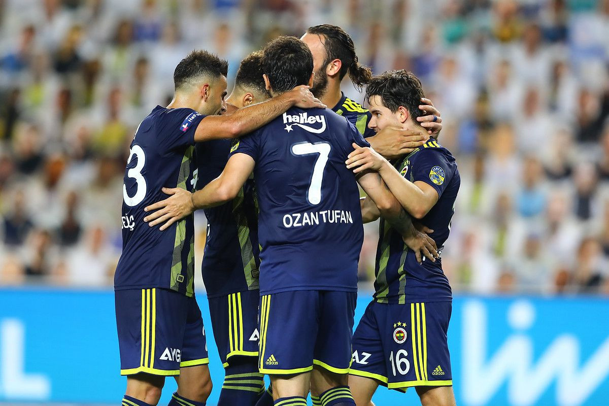 Son Dakika | Fenerbahçede Ferdi Kadıoğlu yıldızlaştı, sosyal medya yıkıldı