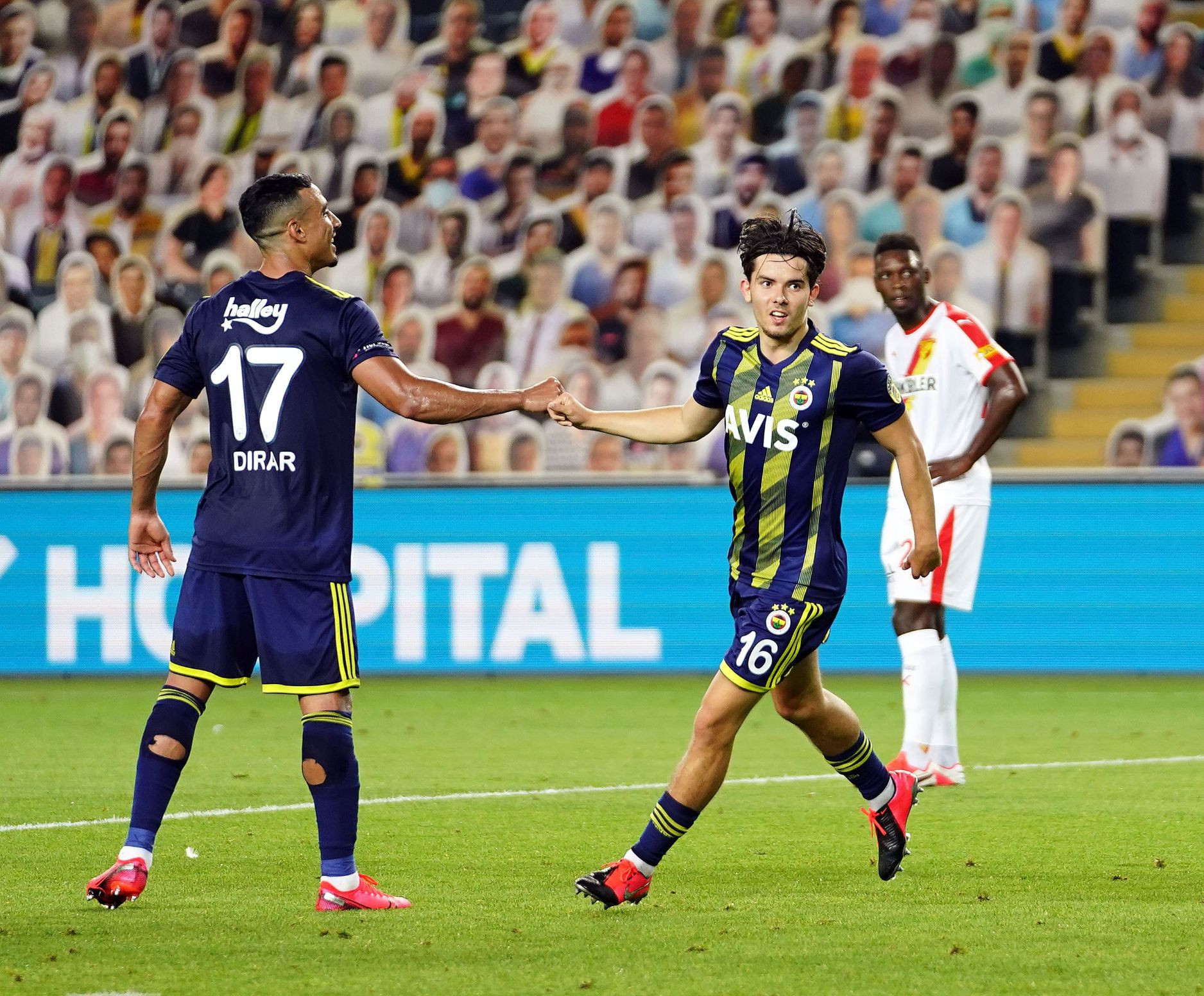 Son Dakika | Fenerbahçede Ferdi Kadıoğlu yıldızlaştı, sosyal medya yıkıldı