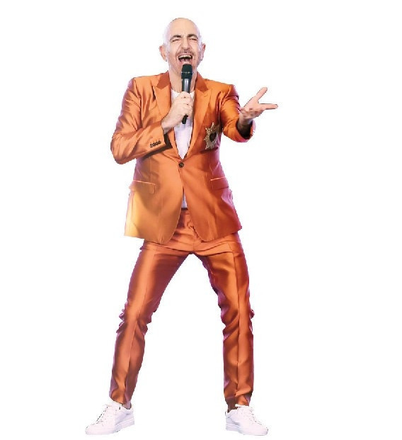 Dansçılar eşlik etti Dansçılar eşlik etti