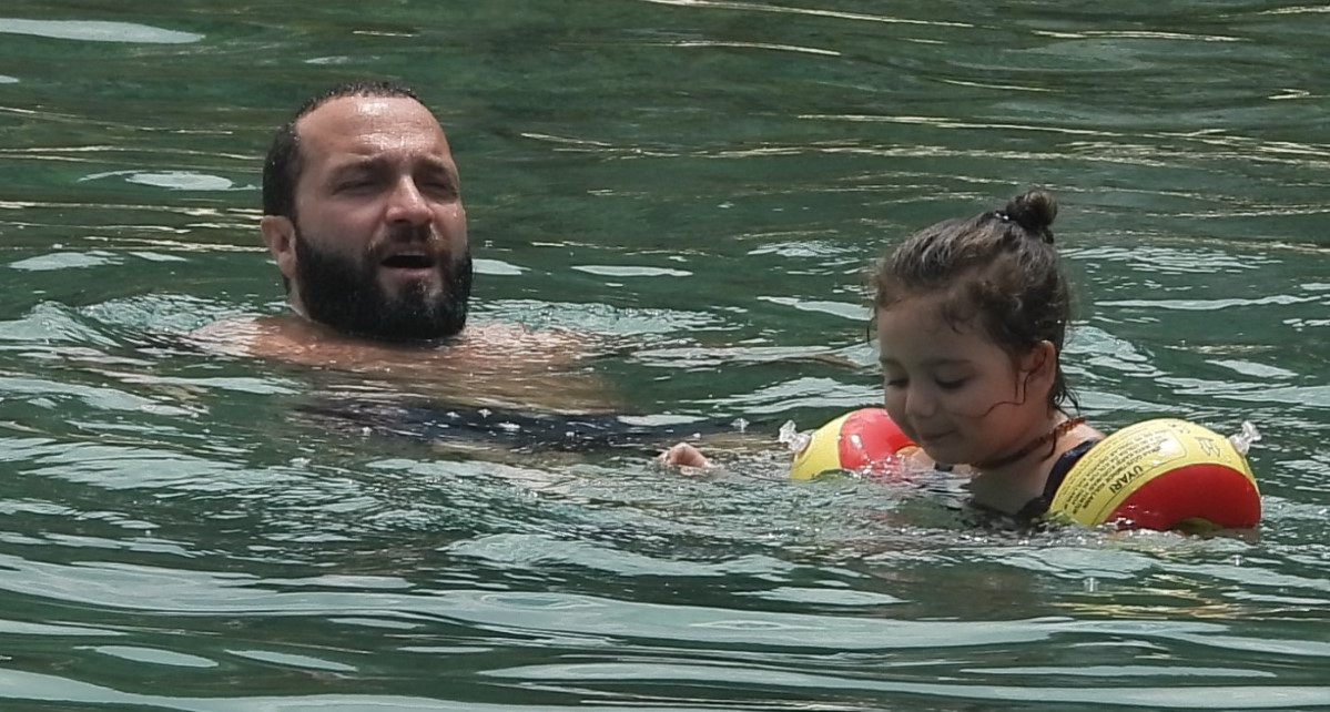 Baba-kızın deniz keyfi...