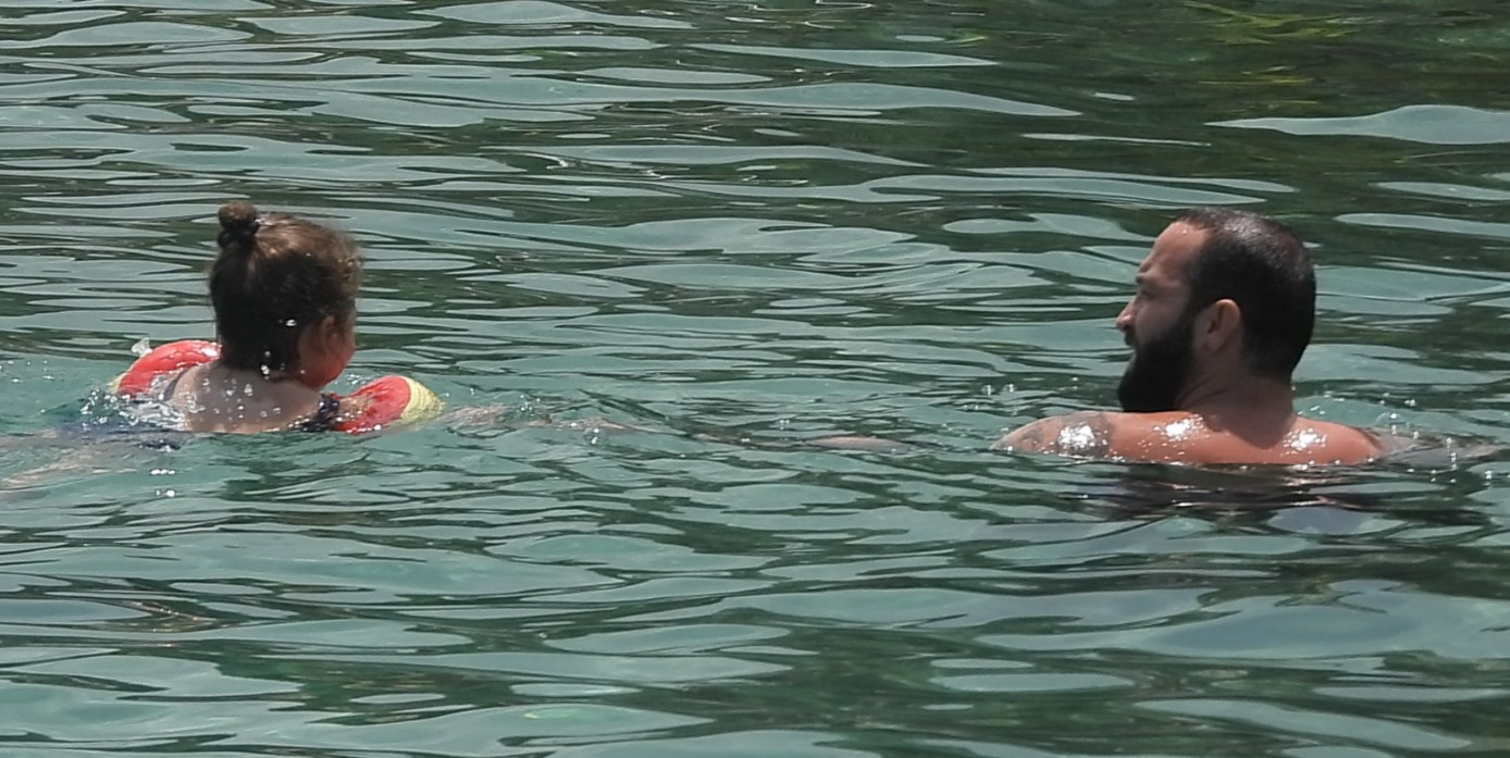 Baba-kızın deniz keyfi...