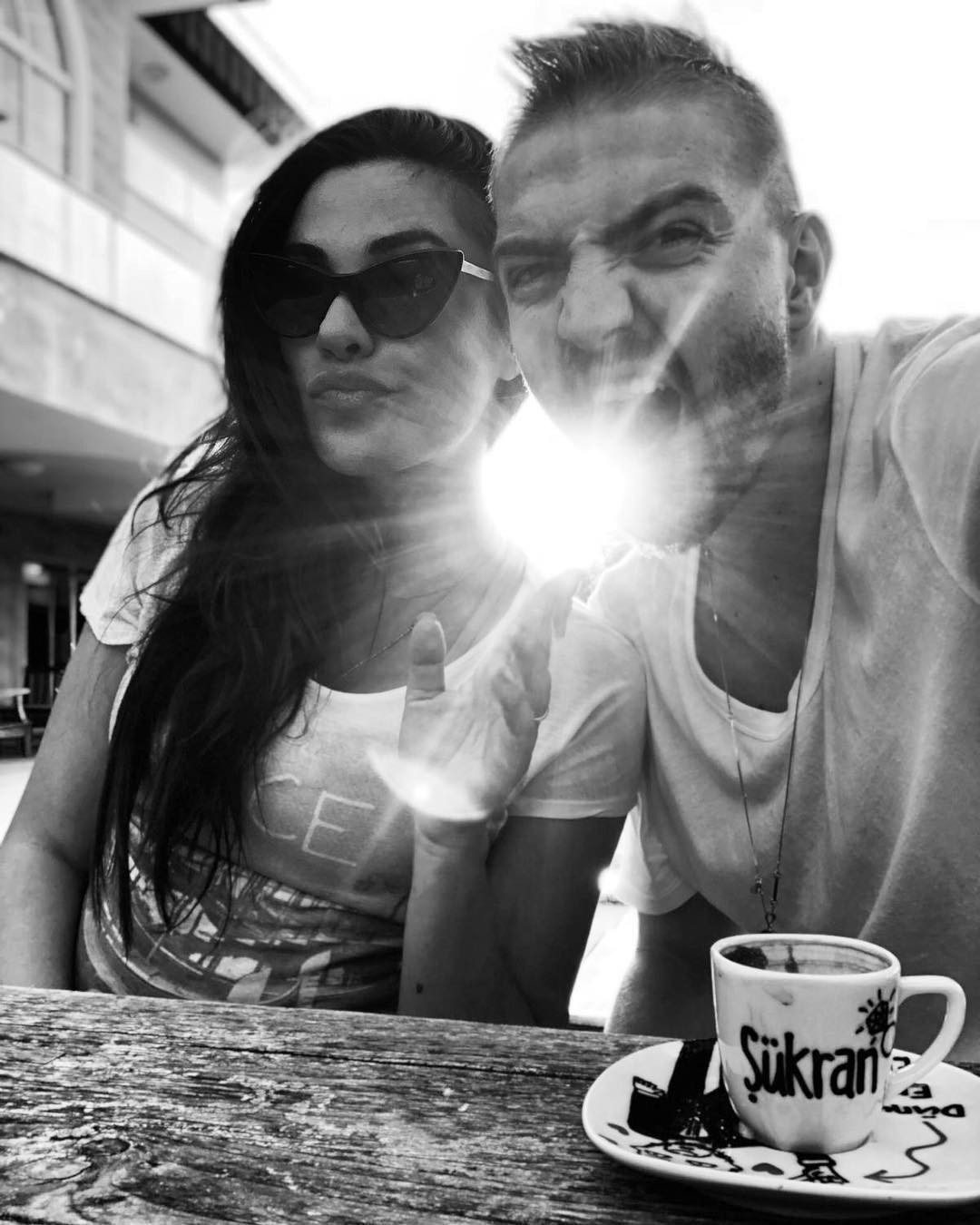 YARI YARIYA İNDİRİME SICAK BAKIYORLAR YARI YARIYA İNDİRİME SICAK BAKIYORLAR