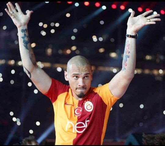 Galatasarayda transfer krizi Arabasına bile el koyuldu...