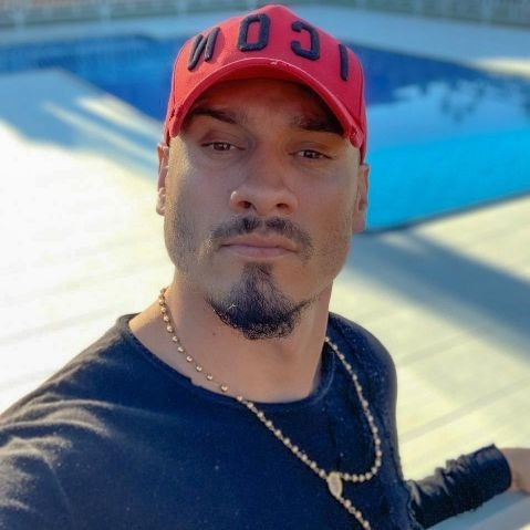 Galatasarayda transfer krizi Arabasına bile el koyuldu...