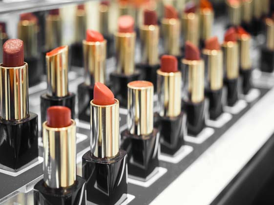 Kozmetik ürünlerini ortak kullanmak hastalığa davetiye çıkarıyor