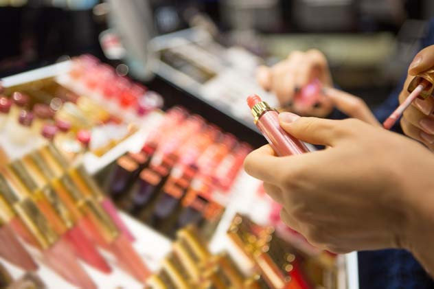 Kozmetik ürün kullanımında en sık gözlenen yan etki kontakt dermatit