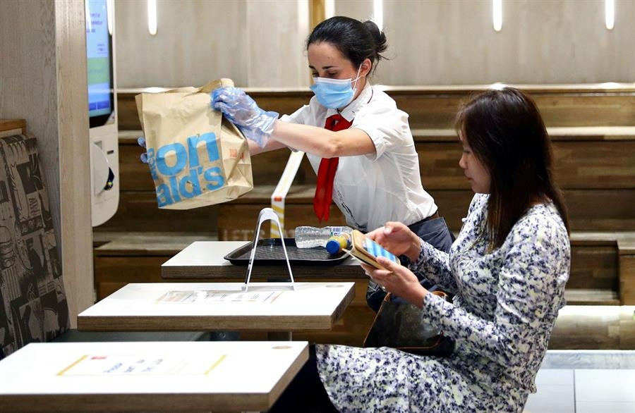 İngilterede büyük kriz Salgın ülkeyi böldü