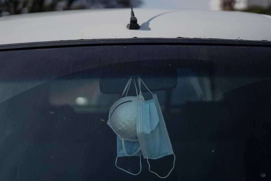 İngilterede büyük kriz Salgın ülkeyi böldü