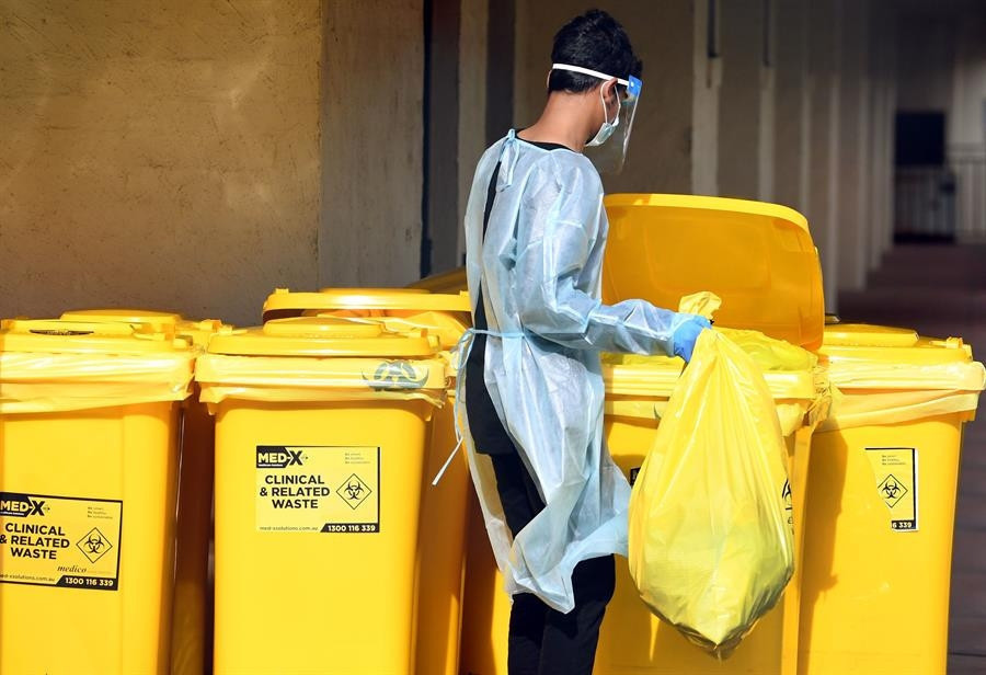 İngilterede büyük kriz Salgın ülkeyi böldü