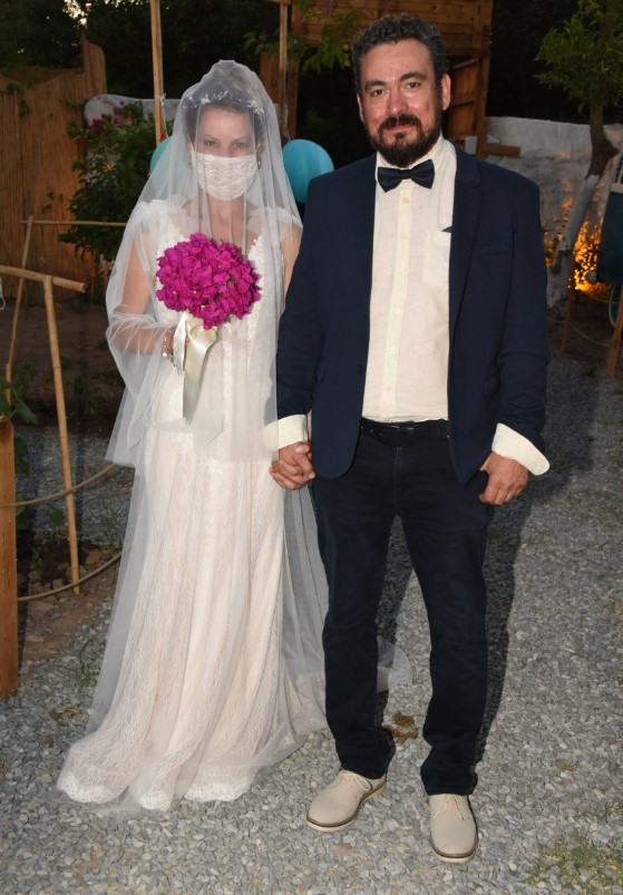 Ünlü oyuncu ve eşi boşanmıştı... Ecem Erkekten sitem dolu açıklama Ünlü oyuncu ve eşi boşanmıştı... Ecem Erkekten sitem dolu açıklama