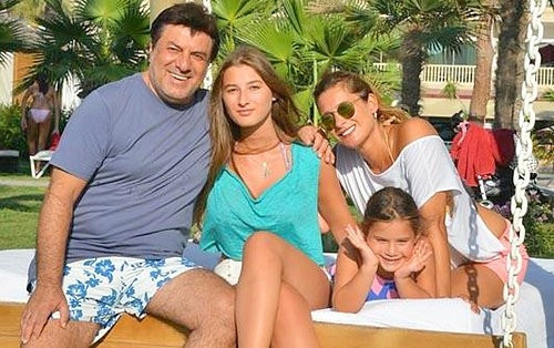 Coşkun Sabah, kızı Rozanın Instagram hesabını kapattırmıştı... Takip ettiği hesaplar çok konuşuldu