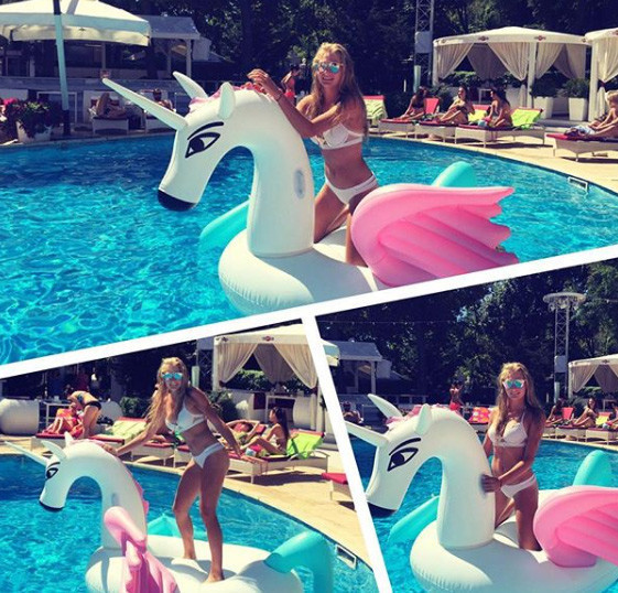 HAYRANLARINI ŞAŞIRTTI HAYRANLARINI ŞAŞIRTTI