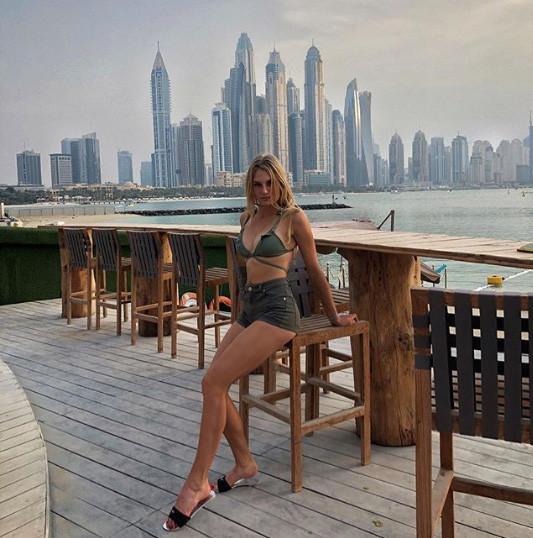 Verdiği pozla sosyal medyayı salladı Verdiği pozla sosyal medyayı salladı