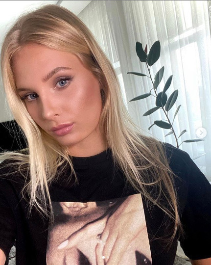 Verdiği pozla sosyal medyayı salladı Verdiği pozla sosyal medyayı salladı