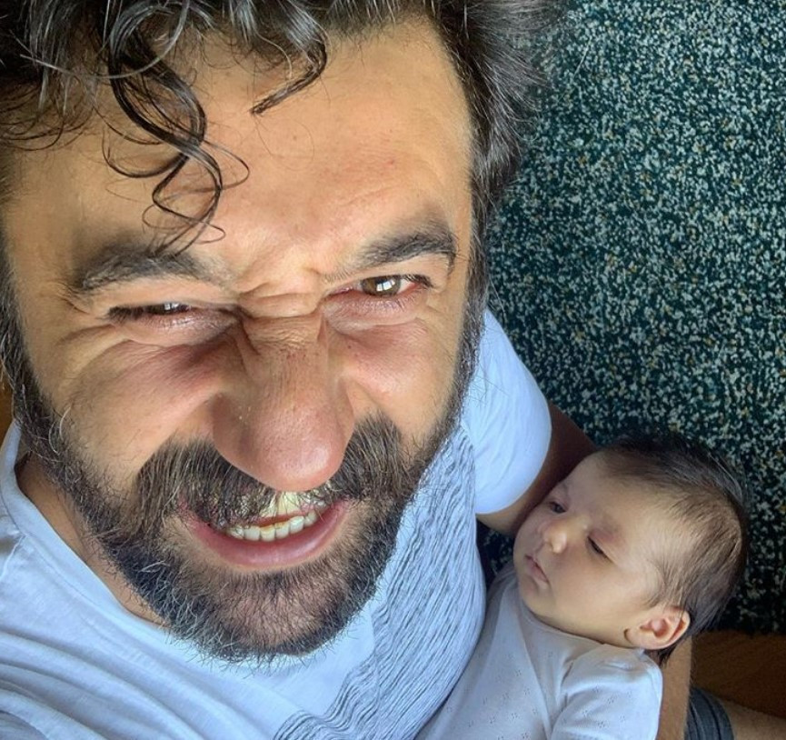 Tolgahan  Sayışman ve Almeda Abazinin kızlarından fotoğraf geldi  İlk buluşma...