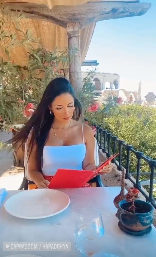 Kapadokyada sevgilisi Nathalia Felix ile tatil yapan Douglas Costa o habere tepki gösterdi