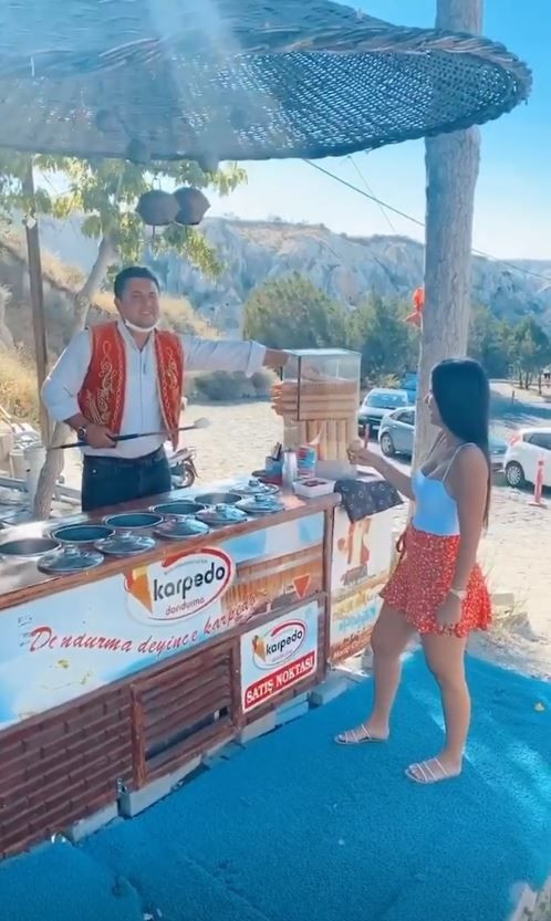 Kapadokyada sevgilisi Nathalia Felix ile tatil yapan Douglas Costa o habere tepki gösterdi