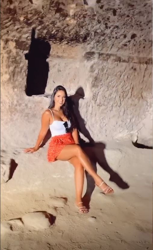 Kapadokyada sevgilisi Nathalia Felix ile tatil yapan Douglas Costa o habere tepki gösterdi