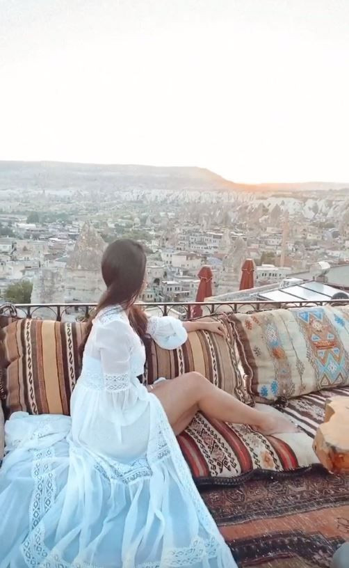 Kapadokyada sevgilisi Nathalia Felix ile tatil yapan Douglas Costa o habere tepki gösterdi