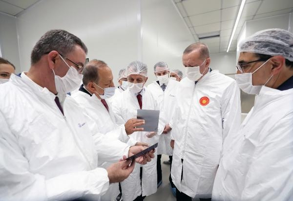 Cumhurbaşkanı Erdoğan, Kalyon Güneş Teknolojileri Fabrikasında incelemelerde bulundu