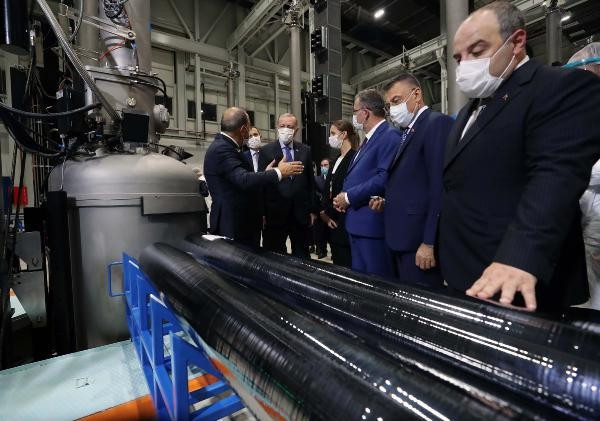 Cumhurbaşkanı Erdoğan, Kalyon Güneş Teknolojileri Fabrikasında incelemelerde bulundu