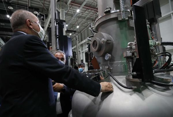 Cumhurbaşkanı Erdoğan, Kalyon Güneş Teknolojileri Fabrikasında incelemelerde bulundu