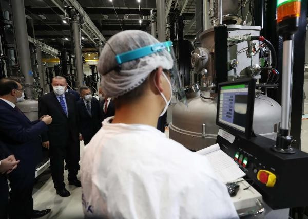 Cumhurbaşkanı Erdoğan, Kalyon Güneş Teknolojileri Fabrikasında incelemelerde bulundu