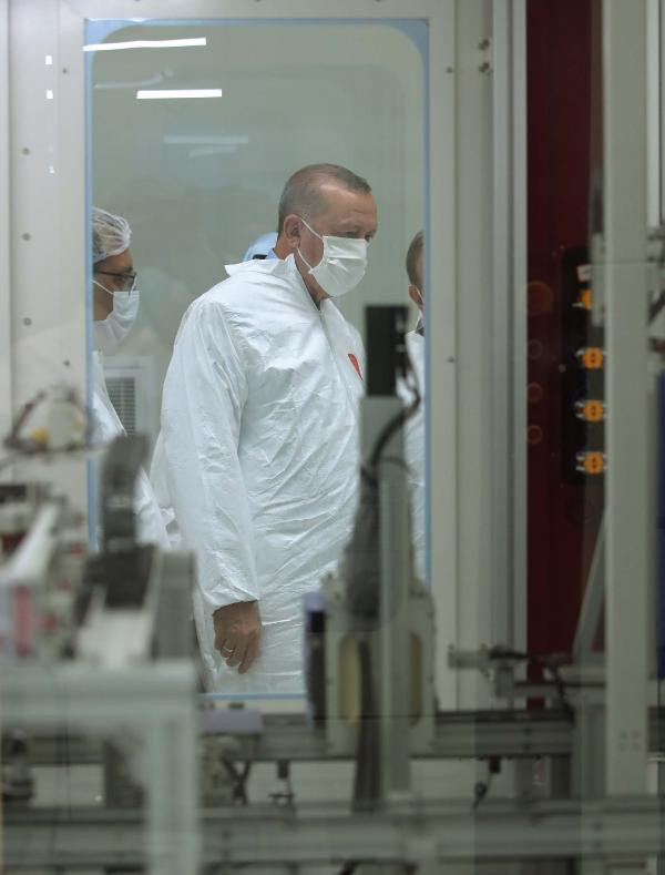 Cumhurbaşkanı Erdoğan, Kalyon Güneş Teknolojileri Fabrikasında incelemelerde bulundu