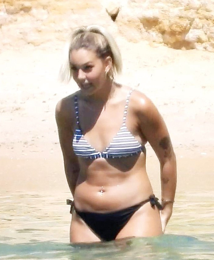 Survivor güzeli Aycan Yanaç tatilde