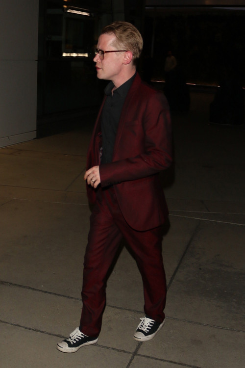 HALA BENİ TANIYORLAR HALA BENİ TANIYORLAR