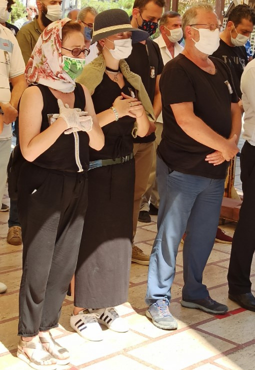 Ünlü oyuncu ayakta durmakta zorlandı Demet Evgarın acı günü...