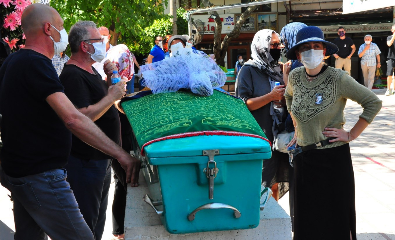 Ünlü oyuncu ayakta durmakta zorlandı Demet Evgarın acı günü...