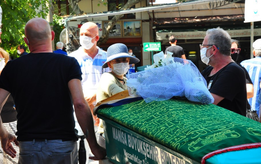 Ünlü oyuncu ayakta durmakta zorlandı Demet Evgarın acı günü...