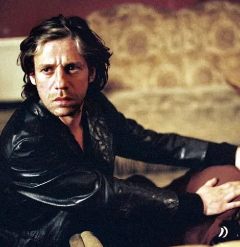 TÜRK YÖNETMEN YARDIM ELİNİ UZATTI